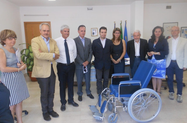 L’associazione Massimiliano Adamo ha donato cinque sedie/carrozzelle all’Azienda ospedaliera di Cosenza