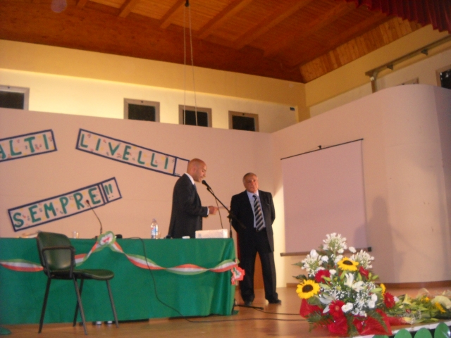 Commovente cerimonia di commiato per il dirigente scolastico Giuseppe Virardi
