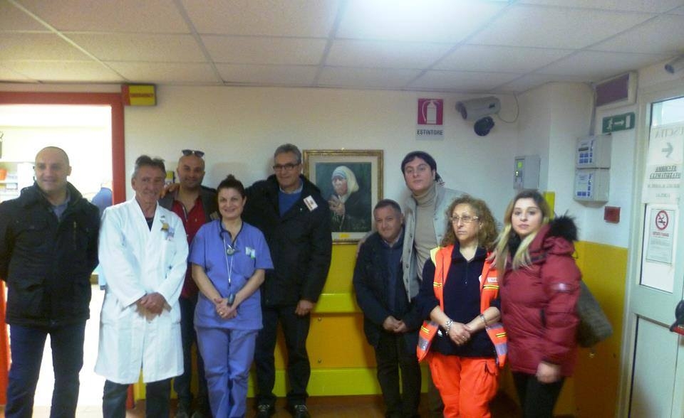 La Fidelitas dona al pronto soccorso di Rossano un quadro raffigurante Madre Teresa di Calcutta