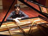 Oggi secondo appuntamento della stagione musicale Ama Calabria con il pianista Luigi Carroccia