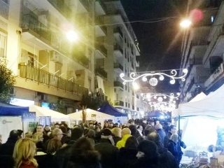 Migliaia di cittadini in via Roma per il Natale della gente