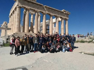Gli studenti dell’Iis in viaggio d’istruzione in Grecia alla ricerca delle origini