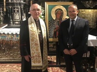 I Paolini consegnano un’icona della Madonna di Czestochowa a Michele Affidato