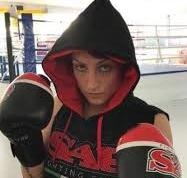 La cosentina Romina Cozzolino, campionessa nazionale di kickboxing, si prepara alla sfida del Mondiale