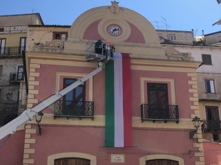 Covid-19, Tricolore su monumenti di Corigliano e Rossano