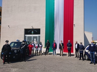 Il Tricolore installato davanti la Delegazione municipale di Mirto