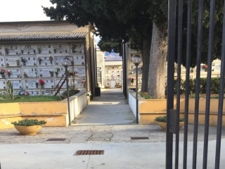 Operazioni di bonifica straordinarie nei cimiteri di Donnici, Borgo Partenope e Sant'Ippolito