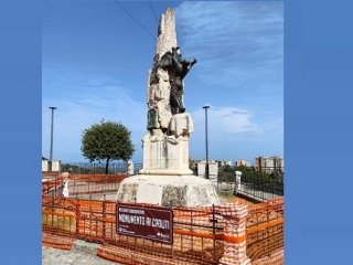 AL via i lavori di restauro del Monumento ai caduti