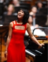 Domani il concerto di Yuja Wang, la pianista dalle dita volanti, al Lauro Rossi di Macerata