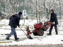 Neve: uomini e mezzi del Comune impegnati in città. Al lavoro per rendere percorribili strade e accessi pubblici