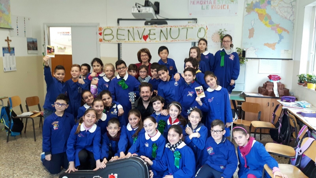 Peppe Voltarelli ospite nella scuola primaria di Mirto