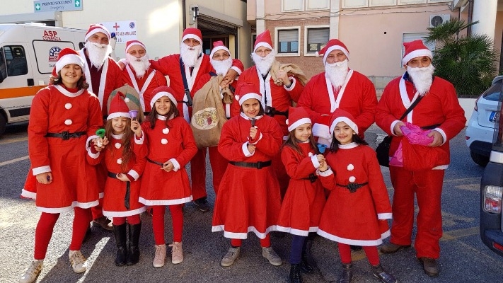 I Babbi Natale Fidelitas per le vie di Corigliano e Rossano