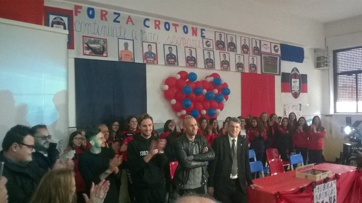 A scuola da campioni con gli atleti del Crotone Calcio