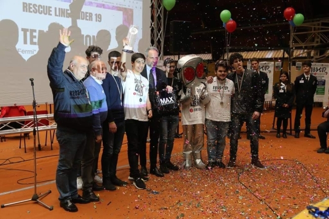 Gli studenti dell’Itis “E. Fermi” laureati Campioni d’Italia di Robotica