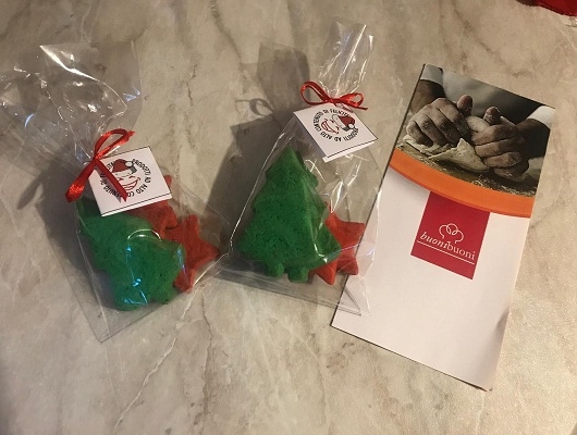 Natale solidale, biscotti fatti a mano da ragazzi con sindrome Down