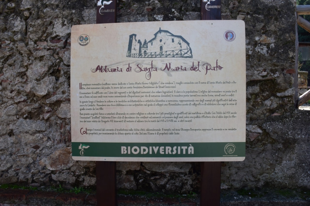 Il complesso monastico di Santa Maria del Patir si racconta grazie ai cartelli descrittivi