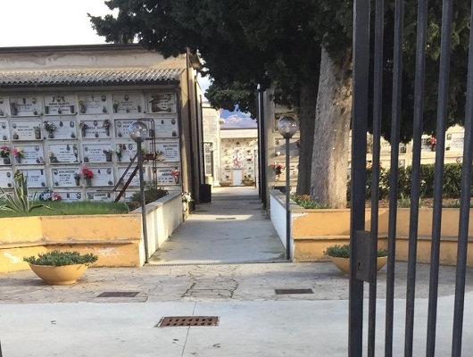 Operazioni di bonifica straordinarie nei cimiteri di Donnici, Borgo Partenope e Sant'Ippolito
