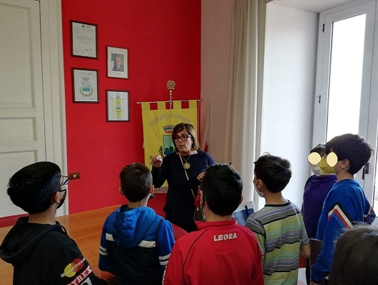 SINDACO ACCOGLIE STUDENTI A PALAZZO CITTÀ  F. GRECO: RUOLO SCUOLA IMPORTANTE PER CRESCITA