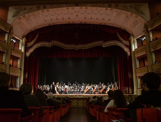 Concerto di Capodanno al Rendano, l'Orchestra Sinfonica Brutia richiama il pubblico delle grandi occasioni