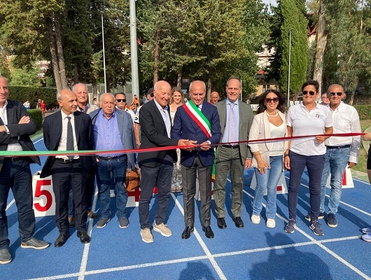 Inaugurata dal sindaco la nuova pista di atletica del campo scuola