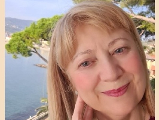 'Sotto la lente del tempo'.  La poesia per fermare la corsa del mondo