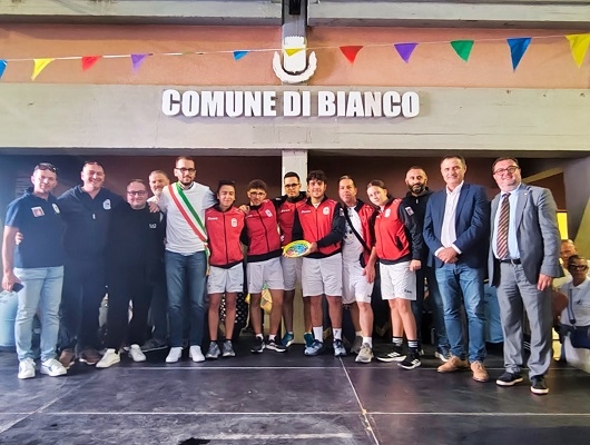 MORMANNO TRA LE MIGLIORI D’ITALIA: PASSIONE E SPIRITO DI SQUADRA AL PALIO DELLE BOTTI A BIANCO
