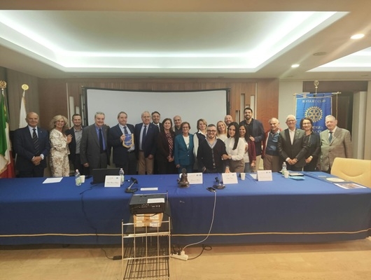 Rotary Club Cosenza Sette Colli: il Caminetto del Prof. Rubino suggella la visita del Club argentino Roque Pérez