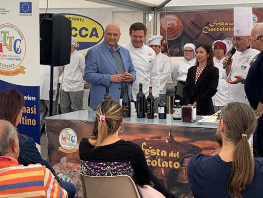 Il talento degli studenti dell’Iis Mancini Tommasi Todaro Cosentino alla Festa del cioccolato