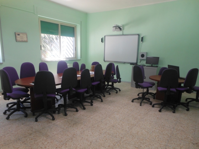 Ammodernata la sala docenti della scuola media di Mirto