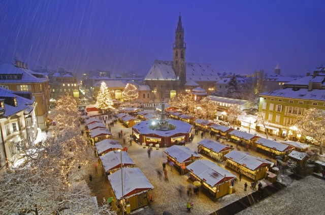 Il Mercatino di Natale di Bolzano compie 20 anni. Presentata l'edizione 2010 del popolare Chriskindlmarkt