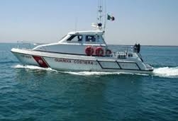 La Guardia Costiera soccorre al largo di Trebisacce tre pescatori professionisti