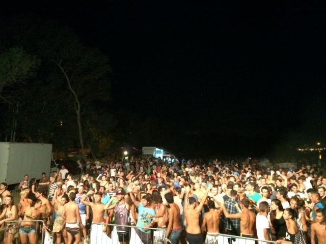San Lorenzo On The Beach: la spiaggia crotonese si trasforma per migliaia di persone in una discoteca all'aperto