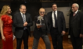Sanremo 2016: la Palma d’Argento di Affidato consegnata a Tony Renis