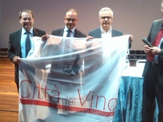 Cirò nell’Associazione Città del vino. A Ravello consegna bandiera ufficiale