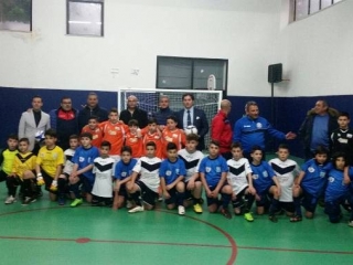 La Fidelitas incontra la comunità del centro presilano: omaggiati i palloni da calcio