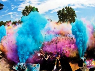 Il lungomare cittadino si colora con l’Holy Festival