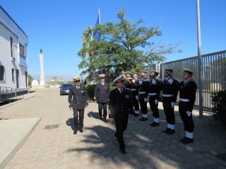 Il Comandante Serra in visita presso la Capitaneria di porto