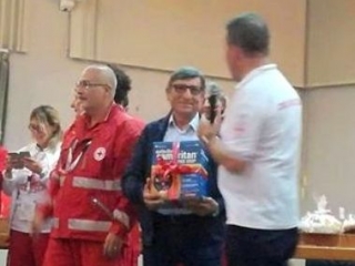 La Croce rossa ha donato un defibrillatore al Comune