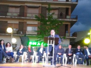 Il candidato a sindaco De Vico ha presentato la lista in piazza Dante
