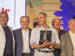 Premio Caccuri: a Carlo Cottarelli la Torre d'argento di Michele Affidato