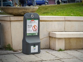 Ecoross installa i raccoglitori per il decoro urbano