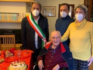 Vincenzo Pagano compie 100 anni. Il sindaco Ciminelli raggiunge a Roma l'ex Primo cittadino