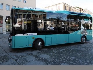 Mobilità sostenibile, in Piazza dei Bruzi si sperimenta un modello di bus elettrico a emissioni zero