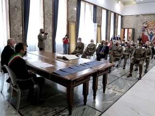 A Palazzo dei Bruzi la cerimonia per il conferimento della cittadinanza onoraria agli Ufficiali dell'Esercito