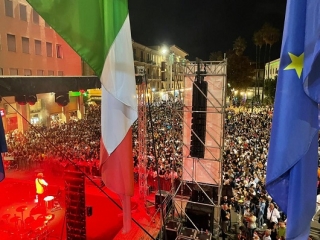 Grande successo per il live dei The Kolors in Piazza dei Bruzi