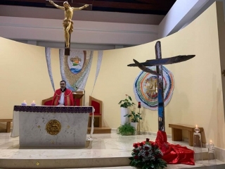 La parrocchia San Giovanni B. ha accolto la Croce di Cutro