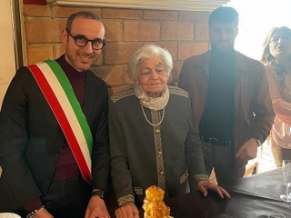 L'Amministrazione comunale festeggia i cento anni della signora Renata Maria Cundari