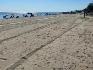 Spiaggia, effettuata terza pulizia e livellamento