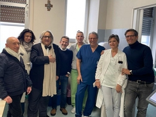 Buonasanità, paziente calabrese riconoscente con l’ospedale di Spoleto dona due deambulatori