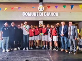 MORMANNO TRA LE MIGLIORI D’ITALIA: PASSIONE E SPIRITO DI SQUADRA AL PALIO DELLE BOTTI A BIANCO